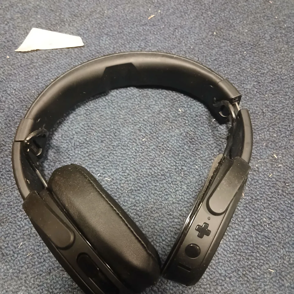 LARGE QUANTITY OF ASSORTED HEADPHONES/HEADSETS