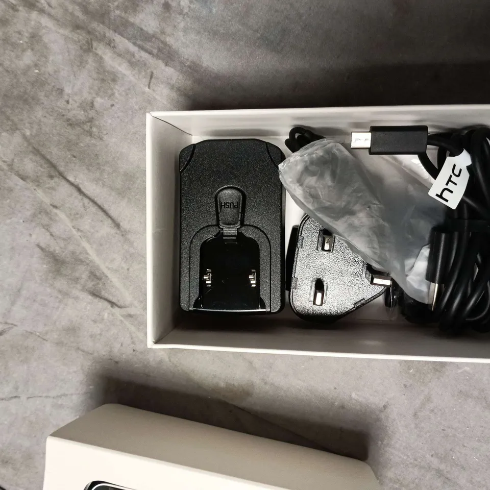HTC SMART SMARTPHONE – BOXED WITH CHARGER & USB CABLE