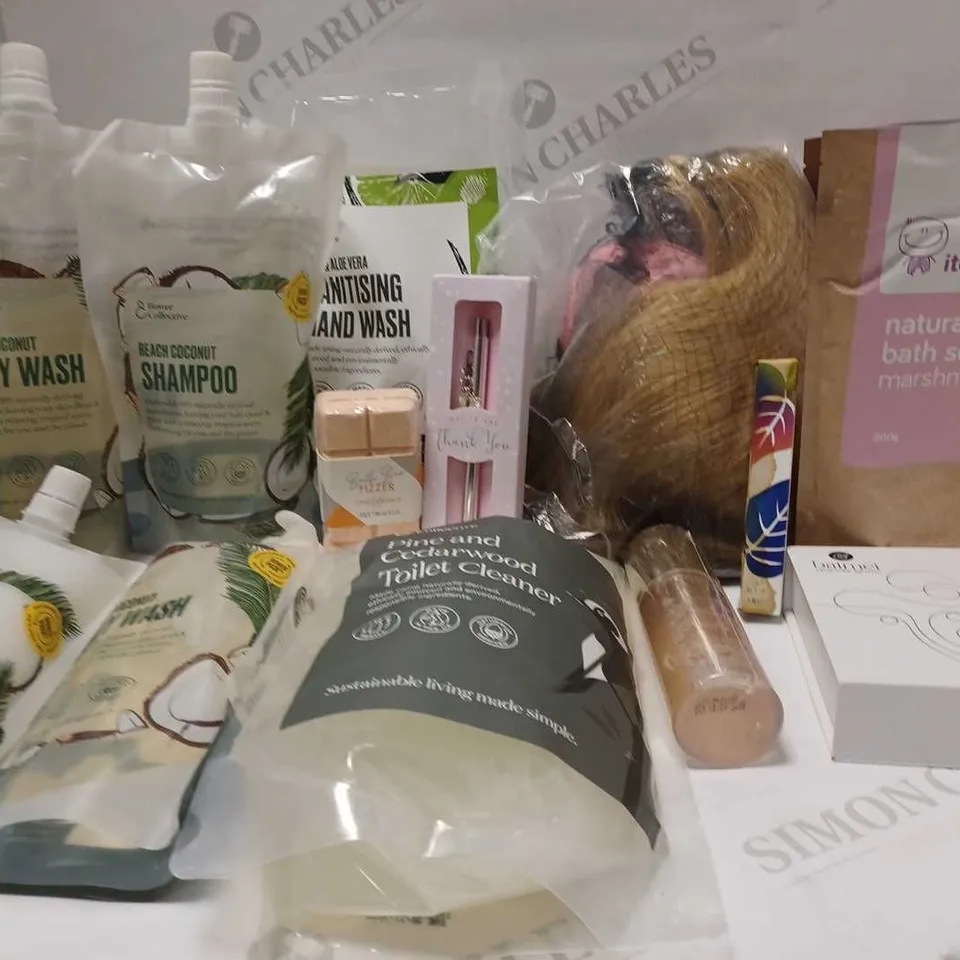 LOT OF APPROX 10 ASSORTED BEAUTY PRODUCTS TO INCLUDE BOWER COLLECTIVE SHAMPOO, ITCHY BABY BATH SOAK, BAIMEI JADE ROLLER + GUA SHA STONE, ETC 
