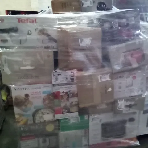 PALLET OF APPROXIMATELY 35 ASSORTED ELECTRICAL ITEMS TO INCLUDE TOASTERS , AIR FRYERS AND COFFEE MACHINES