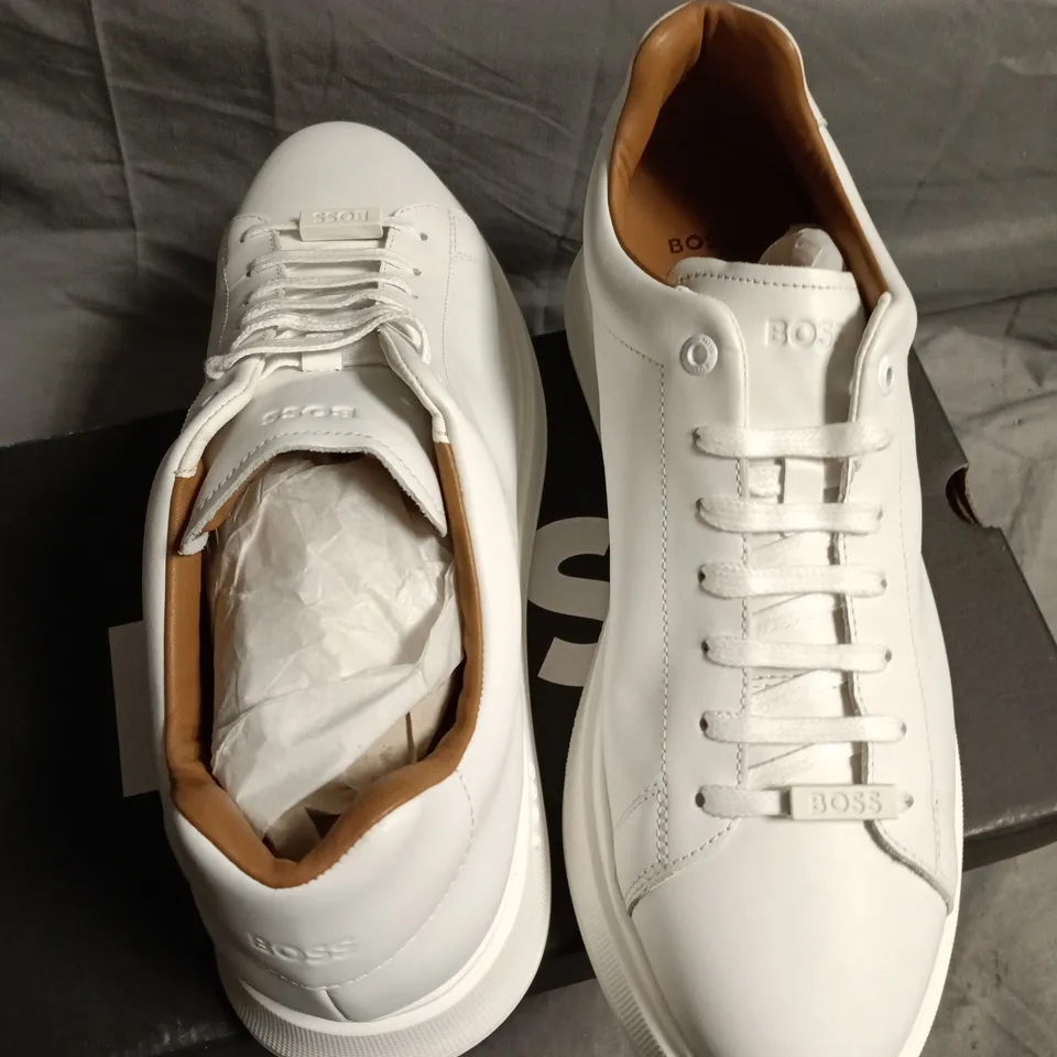 HUGO BOSS WHITE LEATHER TRAINERS– UK 10 (EU 44)