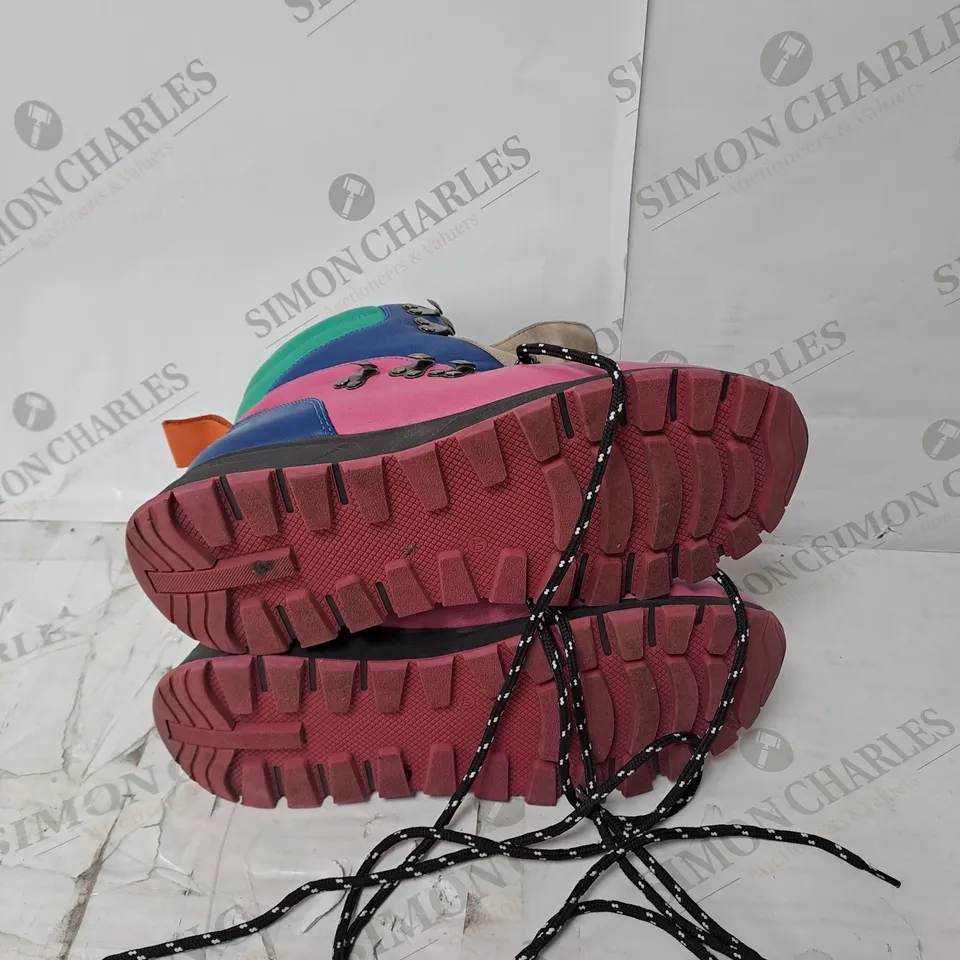 UNBOXED ADESSO RAINE WATERPROOF BOOTS, COLOURFUL - SIZE 7