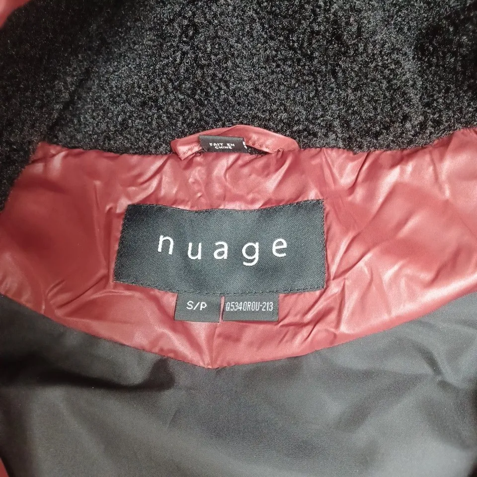 NUAGE LONG PADDED HOODED GILET. ZIP AND POPPER FASTENING. 2 FRONT POCKETS. RED SIZE SMALL