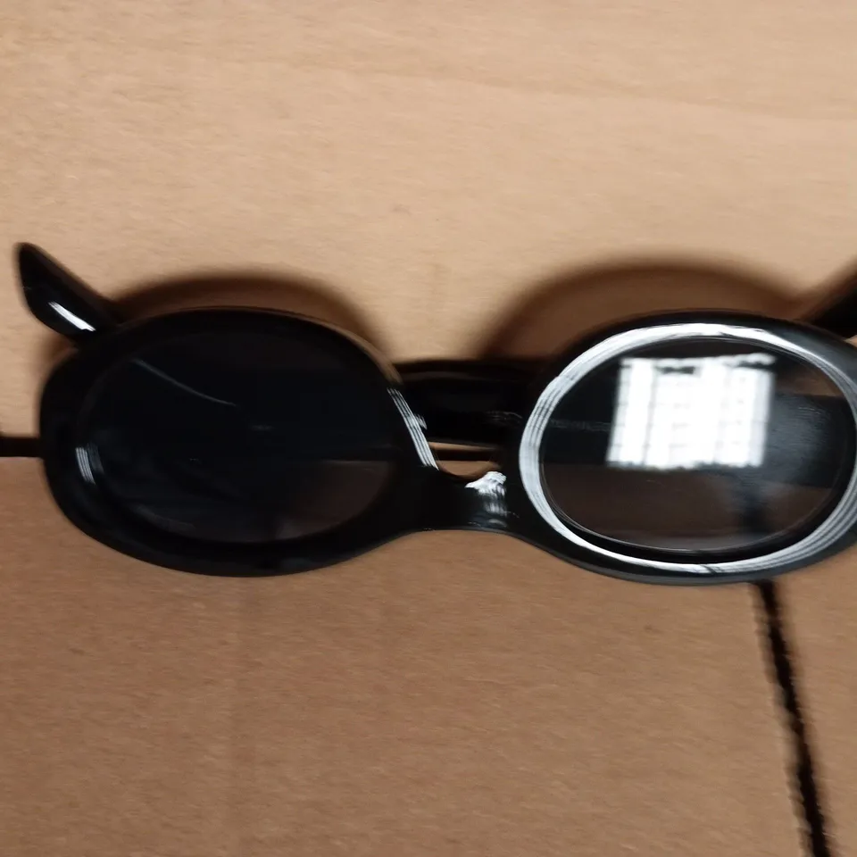 CÉLINE PARIS SUNGLASSES – BLACK OVAL FRAME