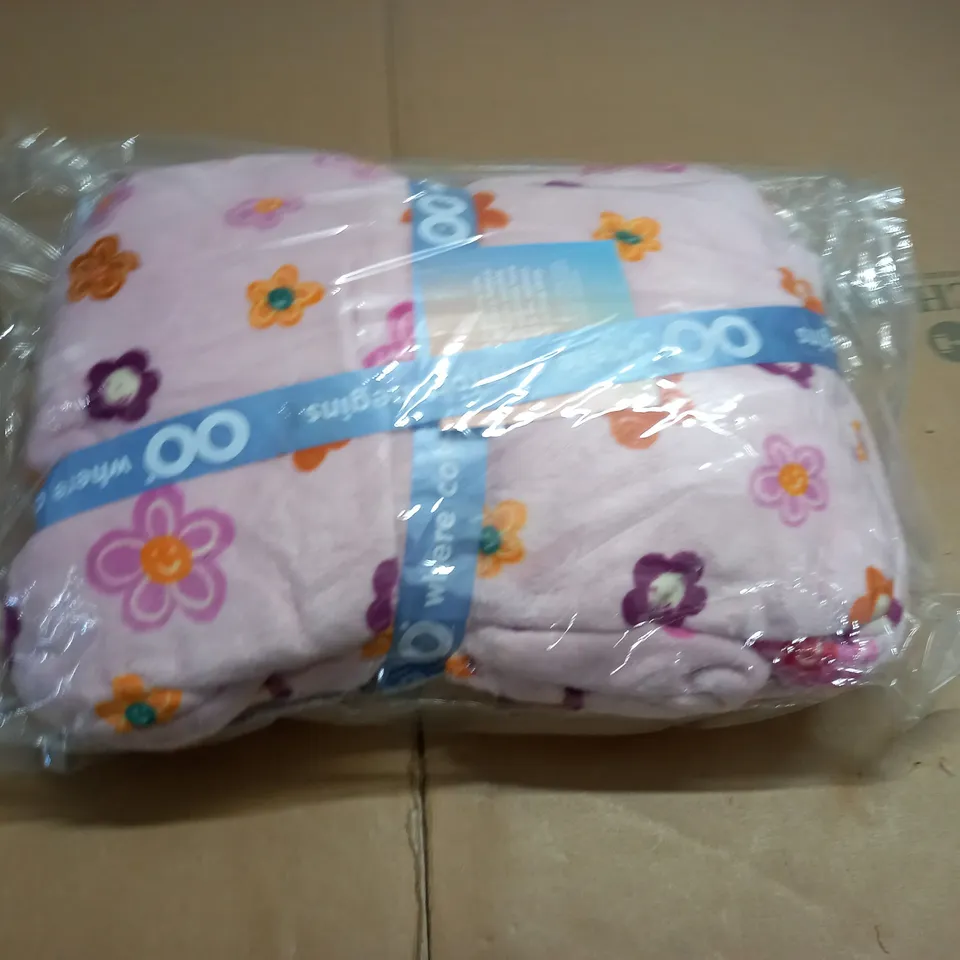 BAGGED THE OODIE PINK FLORAL COZY BLANKET - SIZE UNSPECIFIED