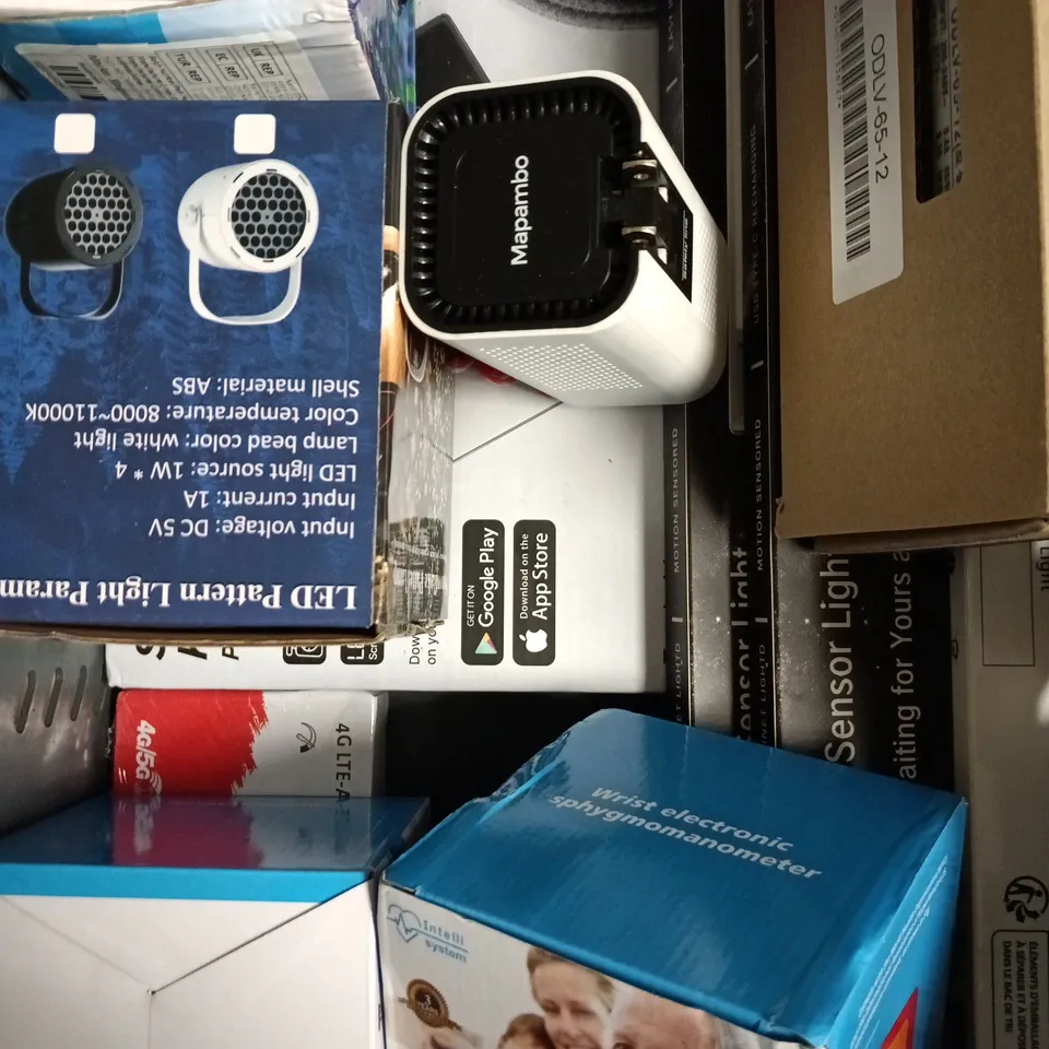 APPROXIMATELY 10 ASSORTED ELECTRICAL PRODUCTS TO INCLUDE FLASHLIGHT, LED SENSOR LIGHT, CARBON MONOXIDE SENSOR ETC