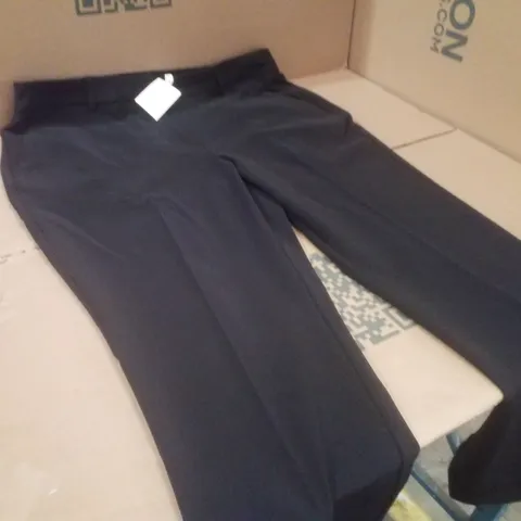 BOX CONTAINING APPROXIMATELY 20X BRAND CAPSULE TAPERED TROUSERS - COLOUR BLACK - SIZE 18