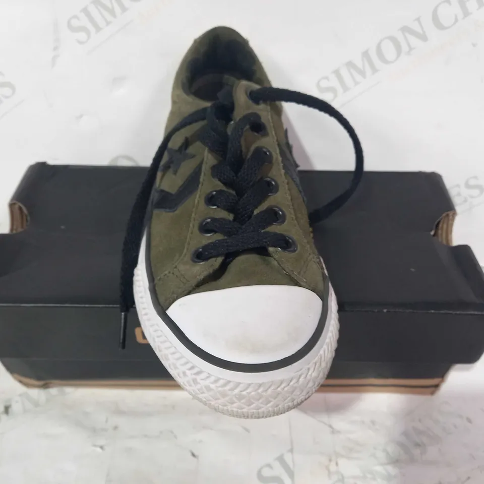 BOXED PAIR OF CONVERSE KIDS SHOES IN MOSS GREEN UK SIZE 12