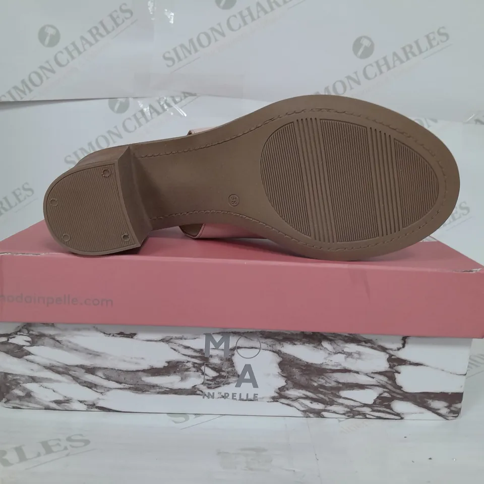 UNBOXED PAIR OF MODA IN PELLE LASSANDRA SANDAL PINK SIZE 5
