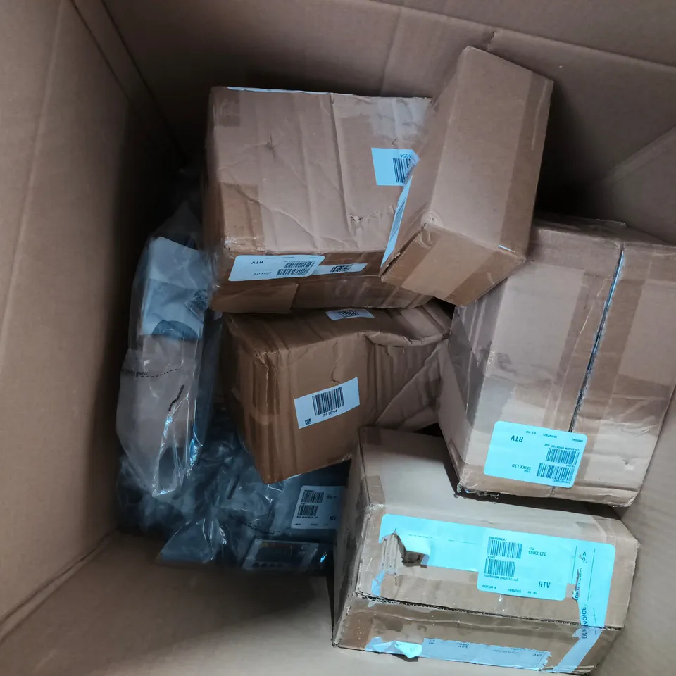 APPROXIMATELY 20 ASSORTED ITEMS TO INCLUDE SOLAR WATER FOUNTAIN, BIRD FEEDER, ETC