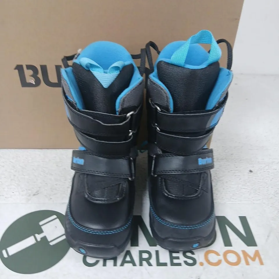 BURTON GROM YOUTH SNOWBOARD BOOTS – BLACK/GRAY/BLUE, UK 11 (US 12C)