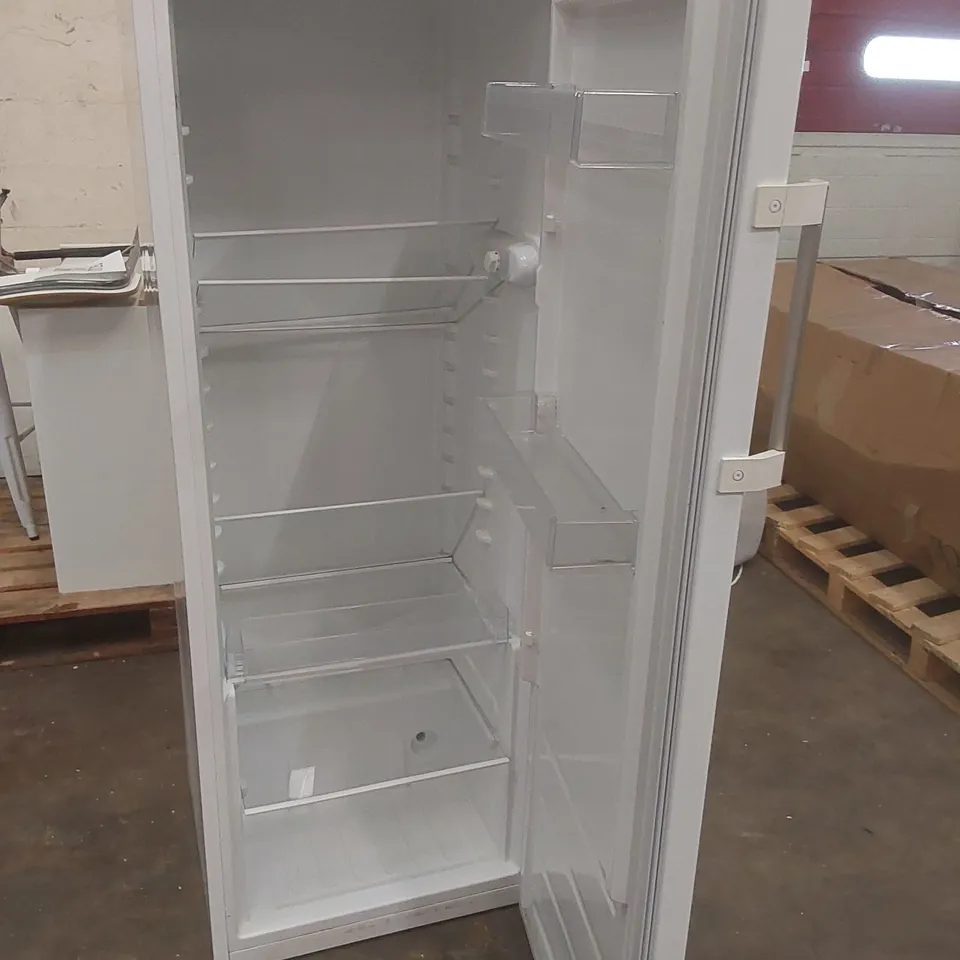 INDESIT RE326A FREESTANDING REFRIGERATOR