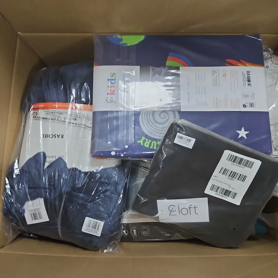 APPROXIMATELY 10 ASSORTED HOUSEHOLD ITEMS TO INCLUDE EYELET CURTAINS, EXTRA LARGE THROW, COTTON TOWEL, ETC