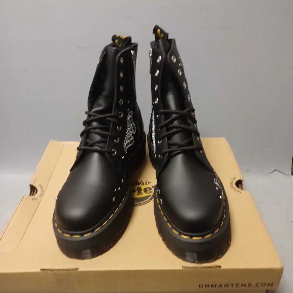 BOXED PAIR OF DR MARTENS AIRWAIR JADON CM BOOTS IN BLACK - 7