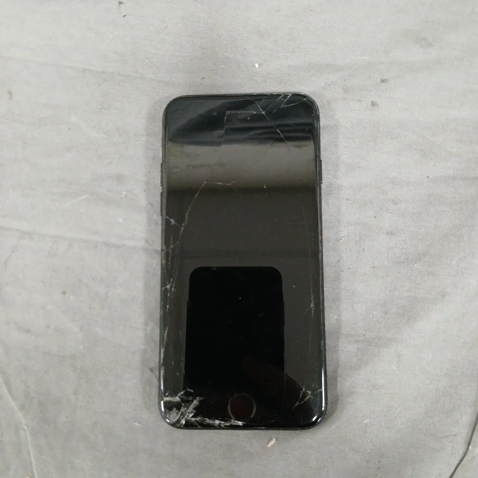 APPLE IPHONE 7 – UNLOCKED – BLACK – 32GB