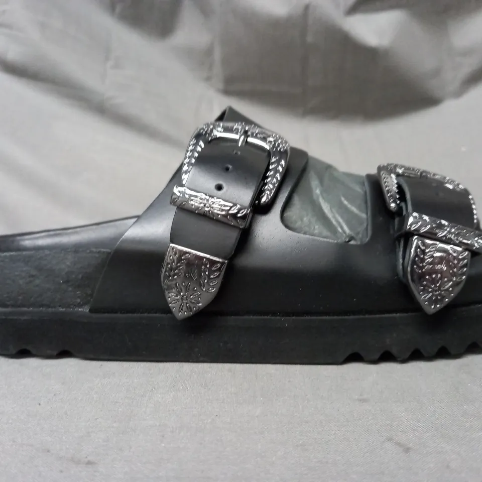 BOXED PAIR OF SCHOLL OPEN TOE TWO STRAP SANDALS IN BLACK SIZE 7