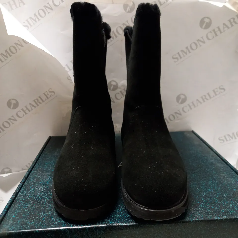 EMU AUSTRAILIA BLACK GRAVELLY BOOTS - SIZE 4