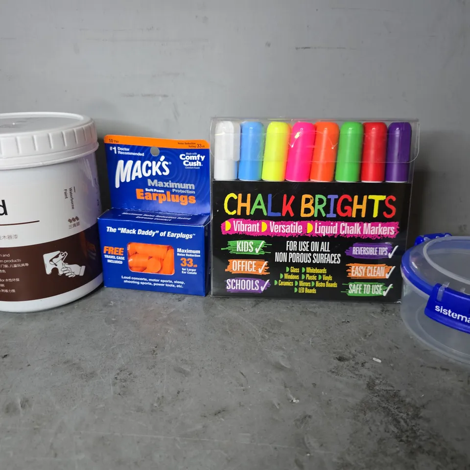 APPROXIMATELY 12 ASSORTED ITEMS TO INCLUDE - CHALK BRIGHTS , MACKS EARPLUGS , PLASTIC CONTAINER ETC