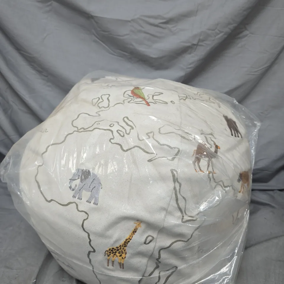 FERM THE WORLD POUF IN OFF WHITE