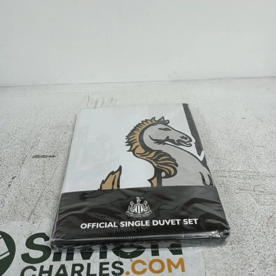 NEWCASTLE UNITED OFFICIAL SINGLE DUVET SET "THE MAGPIES"