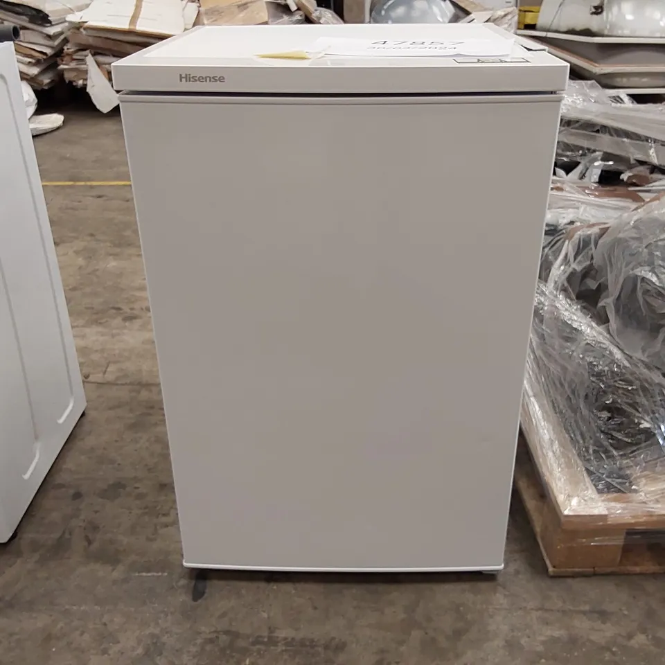 HISENSE RL170D4BWE FREESTANDING 56CM UNDER COUNTER FRIDGE - 132 LITRE CAPACITY - AUTO DEFROST - REVERSIBLE DOOR - WHITE - E RATED