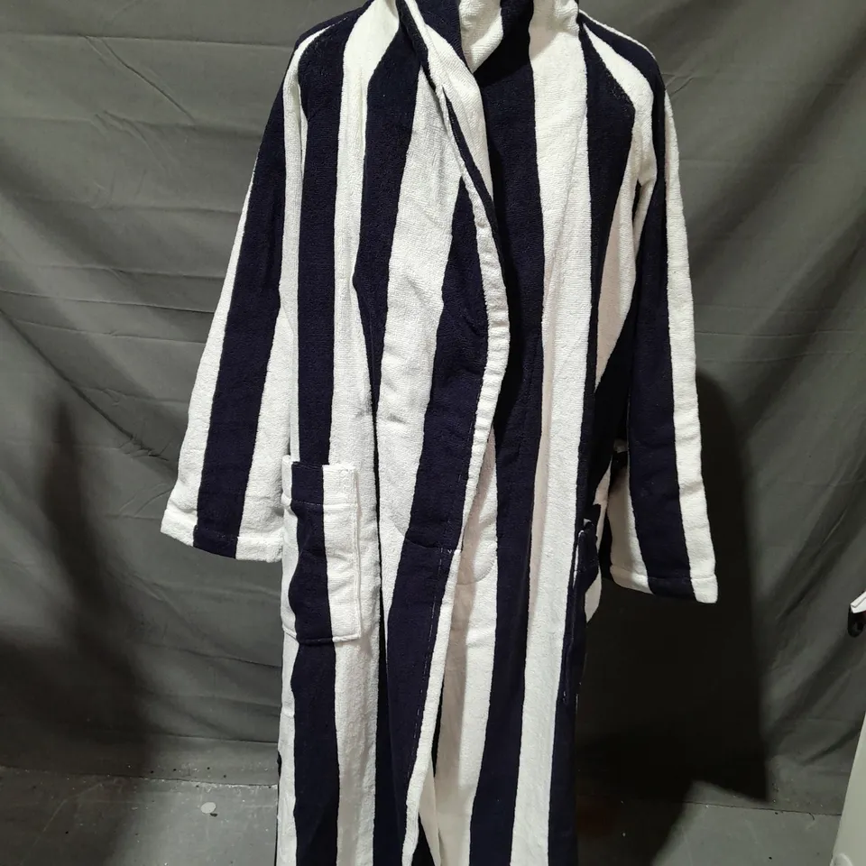 GANT STRIPED ROBE IN EVENING BLUE/WHITE - SMALL