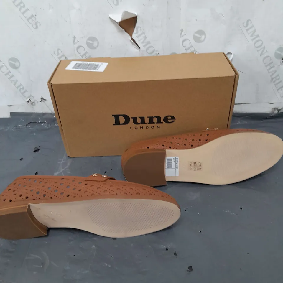 BOXED PAIR OF DUNE LONDON TAN LEATHER LASER CUT LOAFER IN SIZE 6 