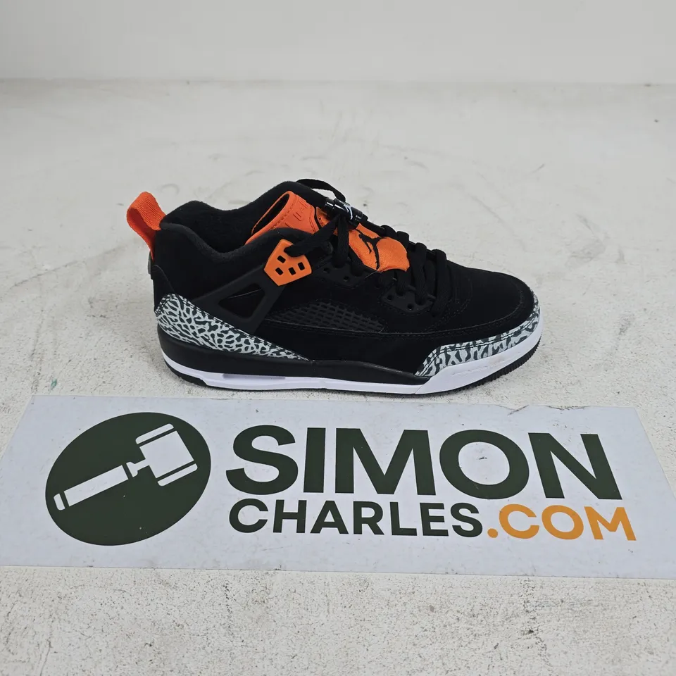 UNBOXED PAIR OF JORDAN SPIZIKE LOW TRAINERS IN BLACK/ORANGE - UK 6