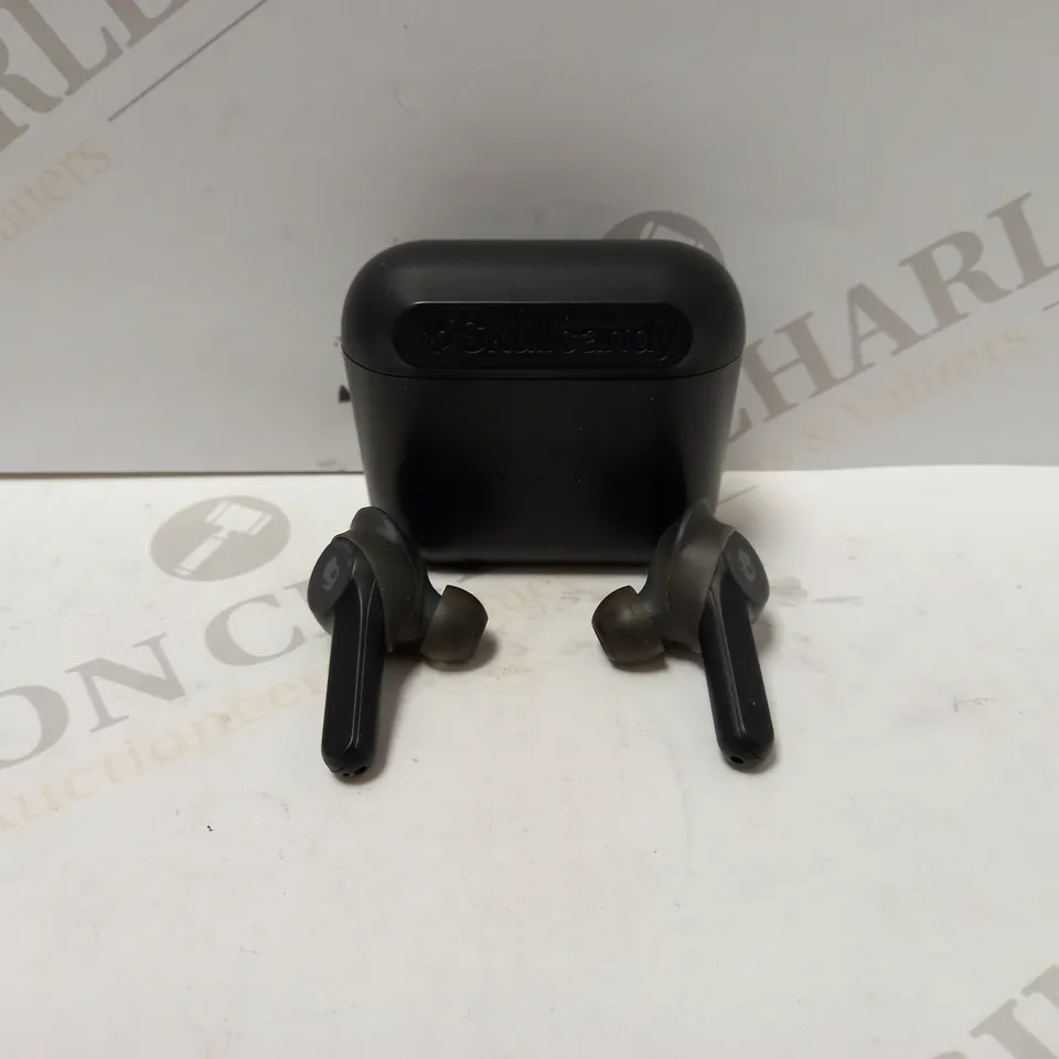 SKULLCANDY PAIR OF BLACK EARBUDS