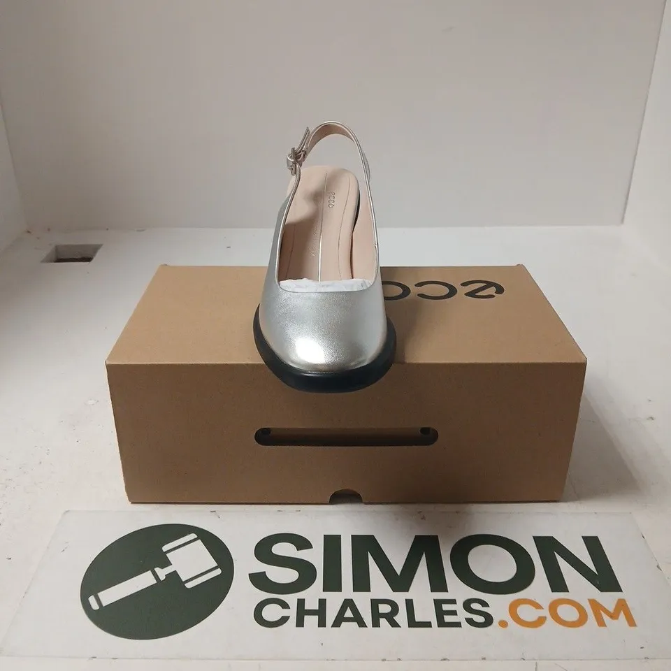BOXED PAIR OF ECCO SCULPTED LX 55 SHOES IN SILVER - SIZE 38