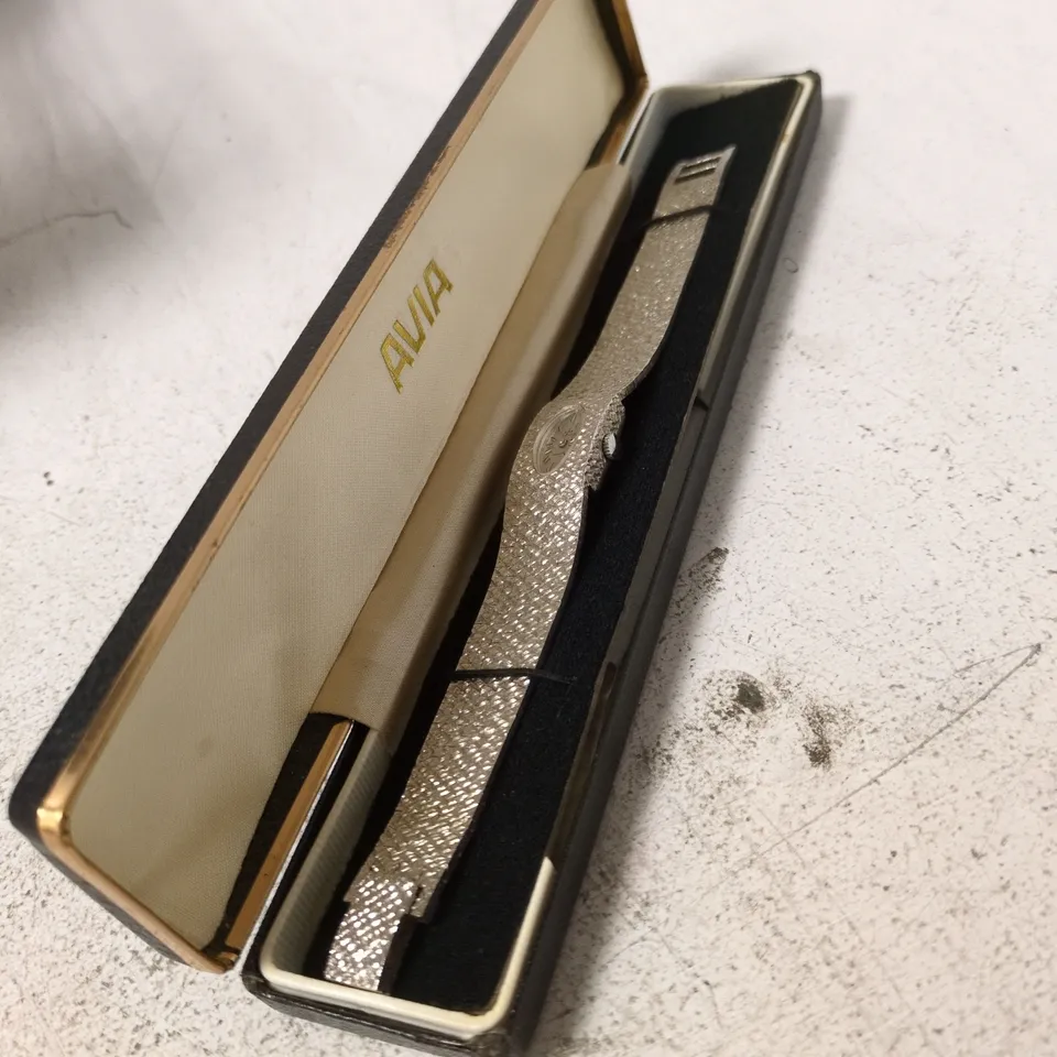 AVIA - TEXTURED SILVER-TONE WATCH IN PRESENTATION CASE