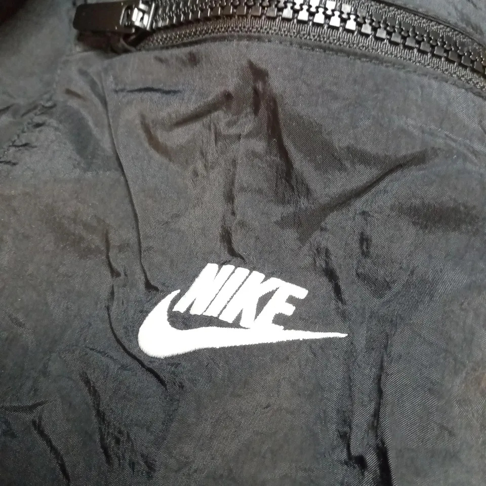 BLACK NIKE CARGO JOGGERS SIZE L