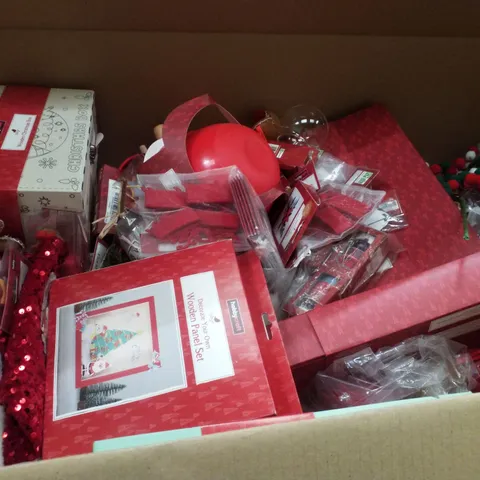 PALLET CONTAINING ASSORTED CHRISTMAS PRODUCTS & DECORATIONS INCLUDING BAKING SET, WOODEN CHRISTMAS BOX, FLAT PACK CHRISTMAS EVE BOX, POP UP ADVENT CALENDAR & MIRROR BALLS