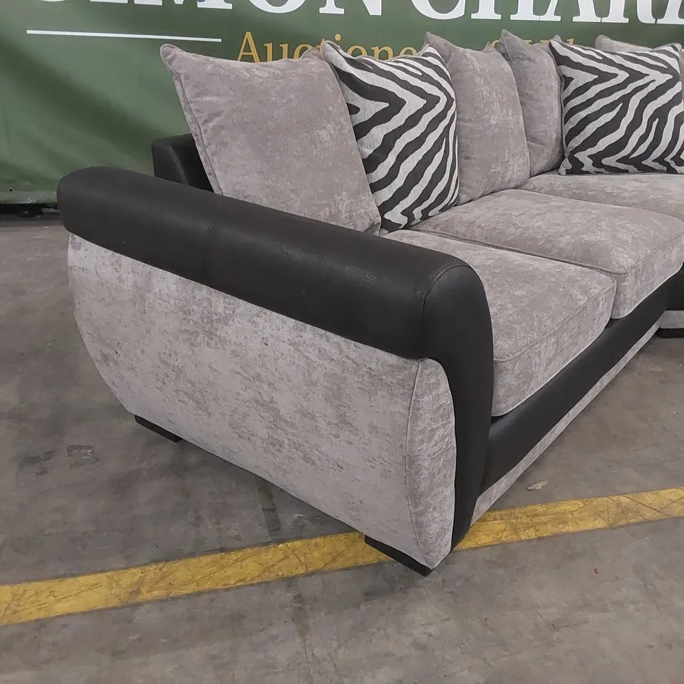 QUALITY DESIGNER HILTON FABRIC AND FAUX LEATHER RIGHT HAND CORNER CHAISE SOFA