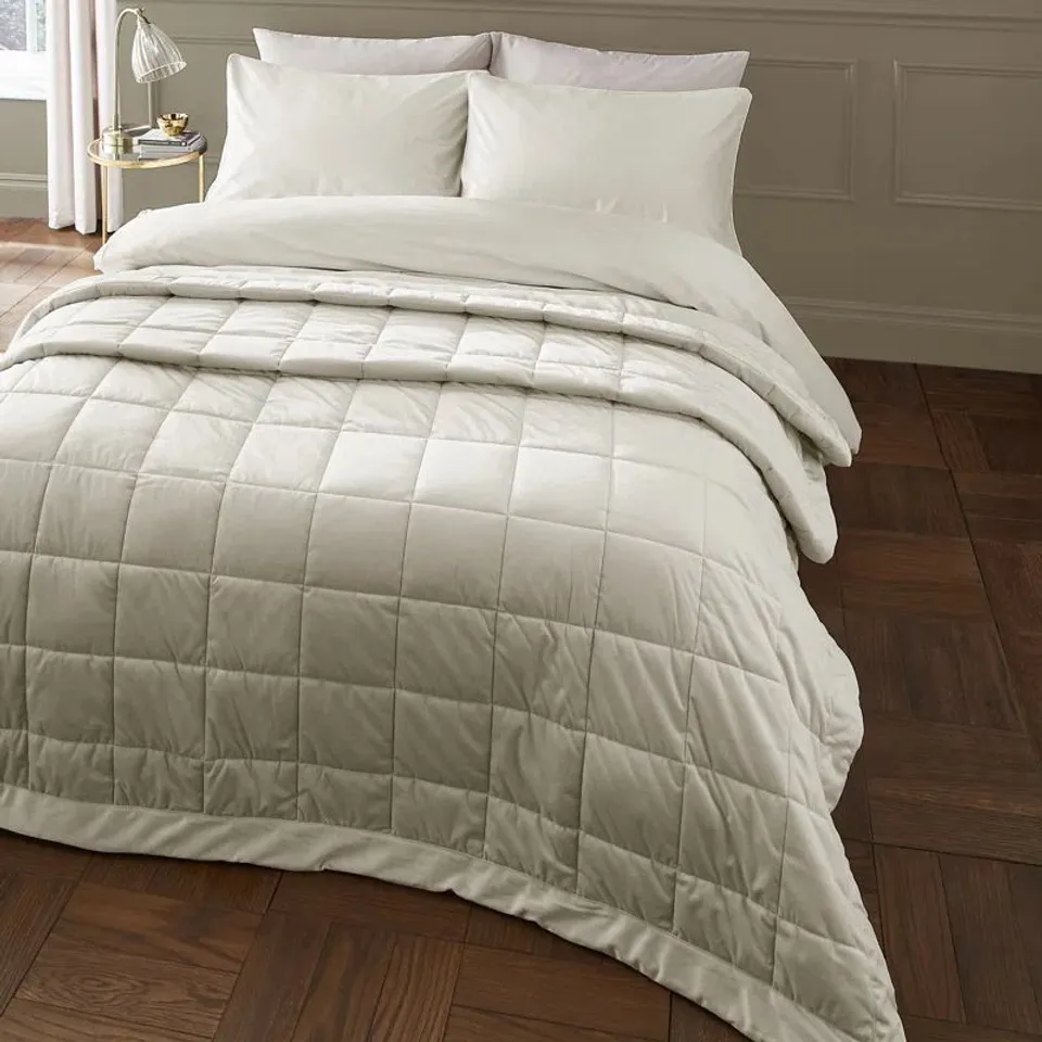 BAGGED KINGSLEY MATT VELVET QUILTED BEDSPREAD - 220 x 220cm