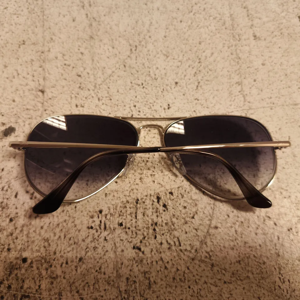 RAY-BAN AVIATOR SUNGLASSES IN CASE