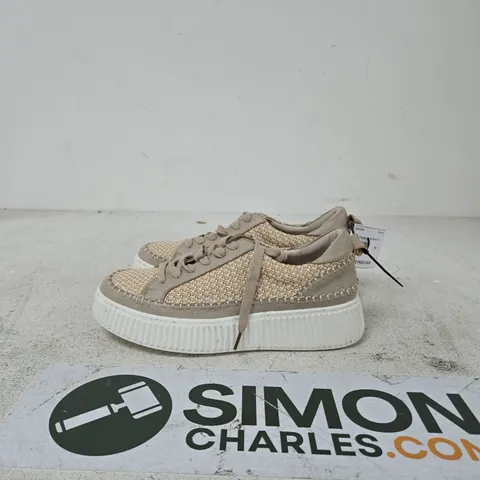 HUSH PUPPIES BEIGE KNITTED SNEAKERS WITH CHUNKY WHITE SOLE – WOMEN'S UK SIZE 7