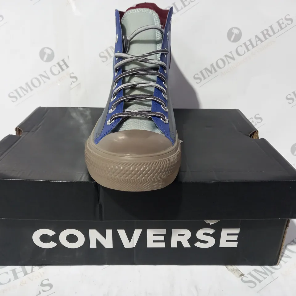 BOXED PAIR OF CONVERSE SHOES IN BLUE UK SIZE 10