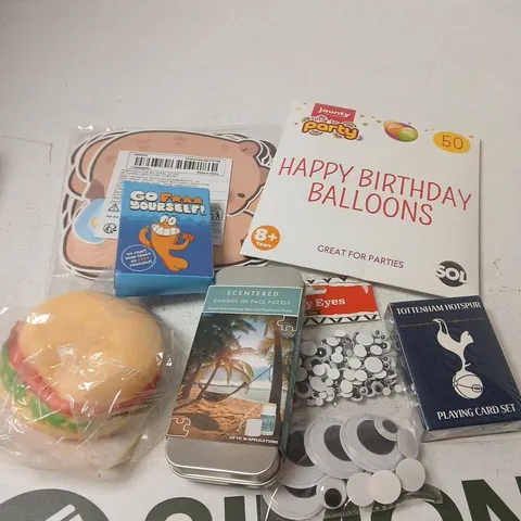 APPROXIMATELY 10 ASSORTED TOYS AND GAMES TO INCLUDE BIRTHDAY BALLOONS, PUZZLE SET, CARD SET ETC 