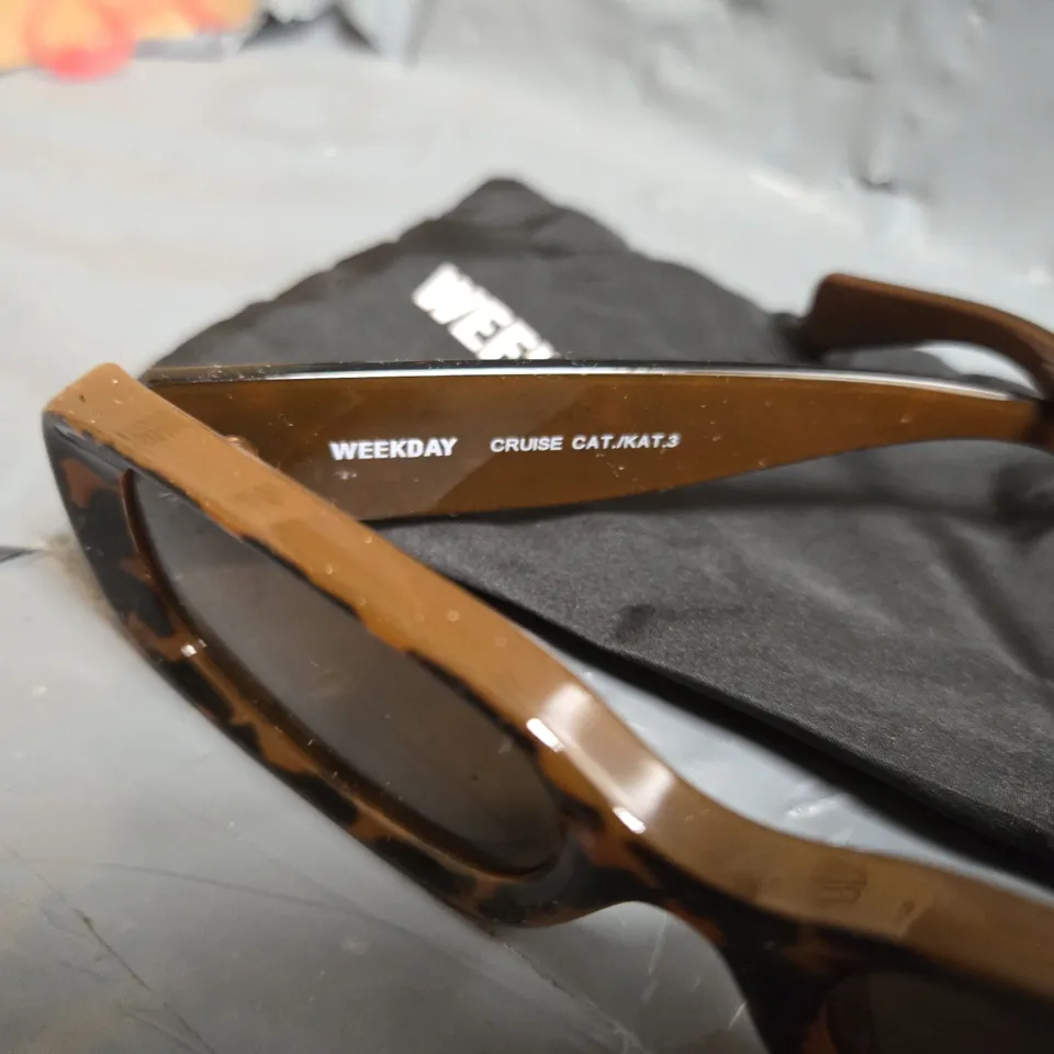 WEEKDAY SUNGLASSES – TORTOISESHELL FRAME (CRUISE CAT.KAT.3)