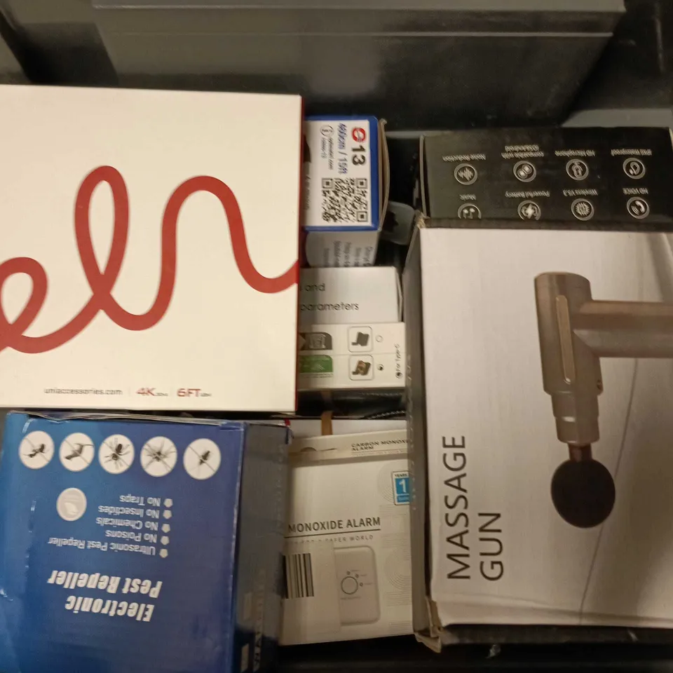 APPROXIMATELY 12 ASSORTED ELECTRICAL ITEMS TO INCLUDE FOOT GRINDER, CO ALARM, MASSAGE GUN, ETC