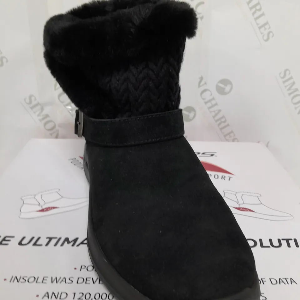 BOXED SKECHERS GO BOOTS IN BLACK - SIZE 6 RRP £20