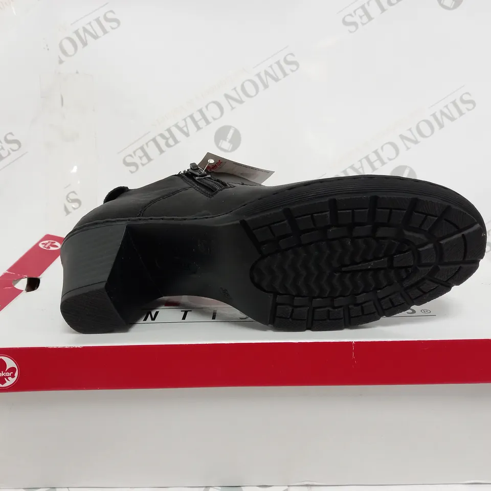 BOXED PAIR OF RIEKER ANTISTRESS BOOT BLACK SIZE 5 