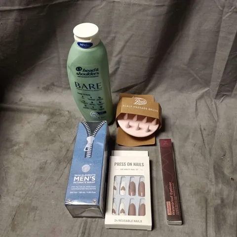 APPROXIMATELY 15 ASSORTED COSMETIC ITEMS TO INCLUDE HEAD AND SHOULDERS, MENS INTIMATE WASH, PRESS ON NAILS, WATERPROOF EYELINER, SCALP MASSAGE BRUSH ETC
