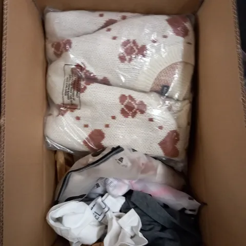 LOT OF ASSORTED CLOTHING ITEMS AND ACCESSORIES TO INCLUDE; T-SHIRTS, JUMPERS ETC