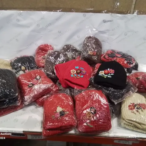 LOT CONTAINING LARGE AMOUNT OF BAGGED WOOLEN HAT AND SCARF SETS IN VARIOUS COLOURS AND DESIGNS 