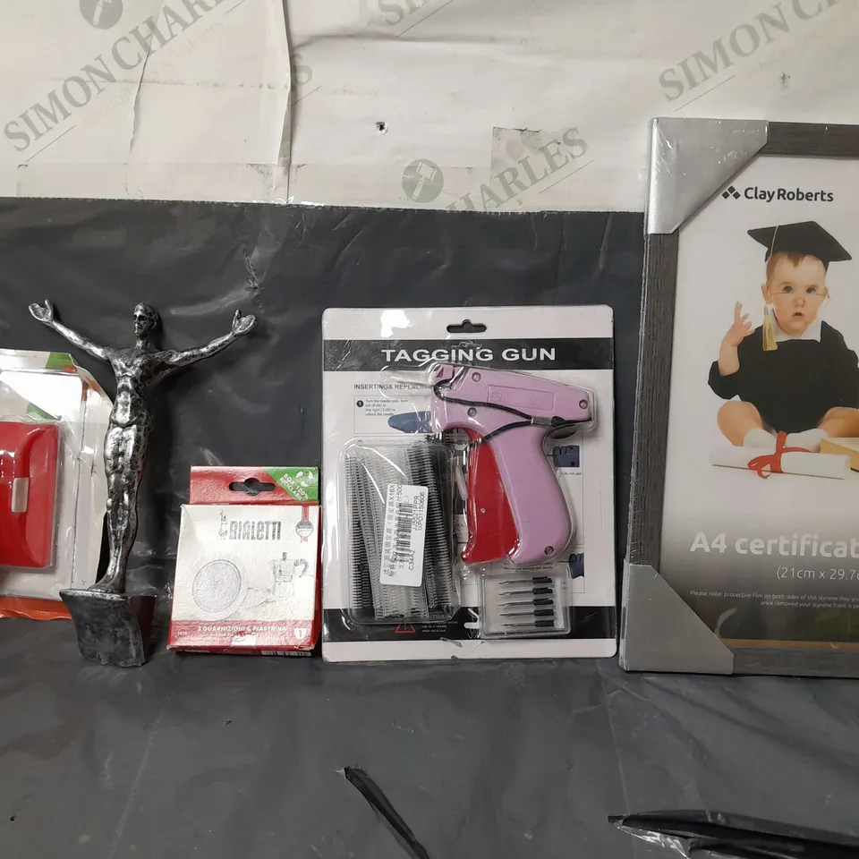 BOX OF APPROXIMATELY 14 ASSORTED ITEMS TO INCLUDE - CLAY ROBERTS A4 CERTIFICATE FRAME , TAGGING GUN , EDGE TRIMMER ETC