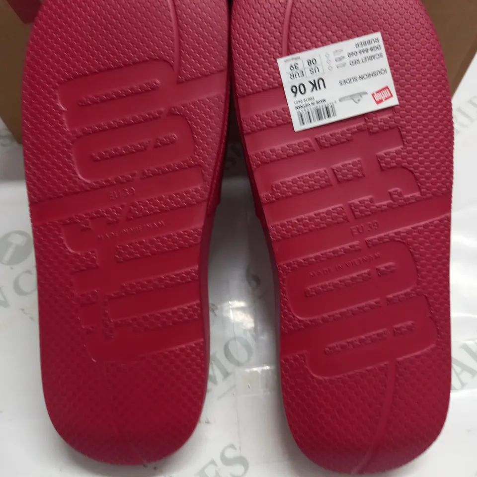 BOXED PAIR OF FITFLOP IQUSHION SLIDES IN SCARLETT RED - SIZE 6