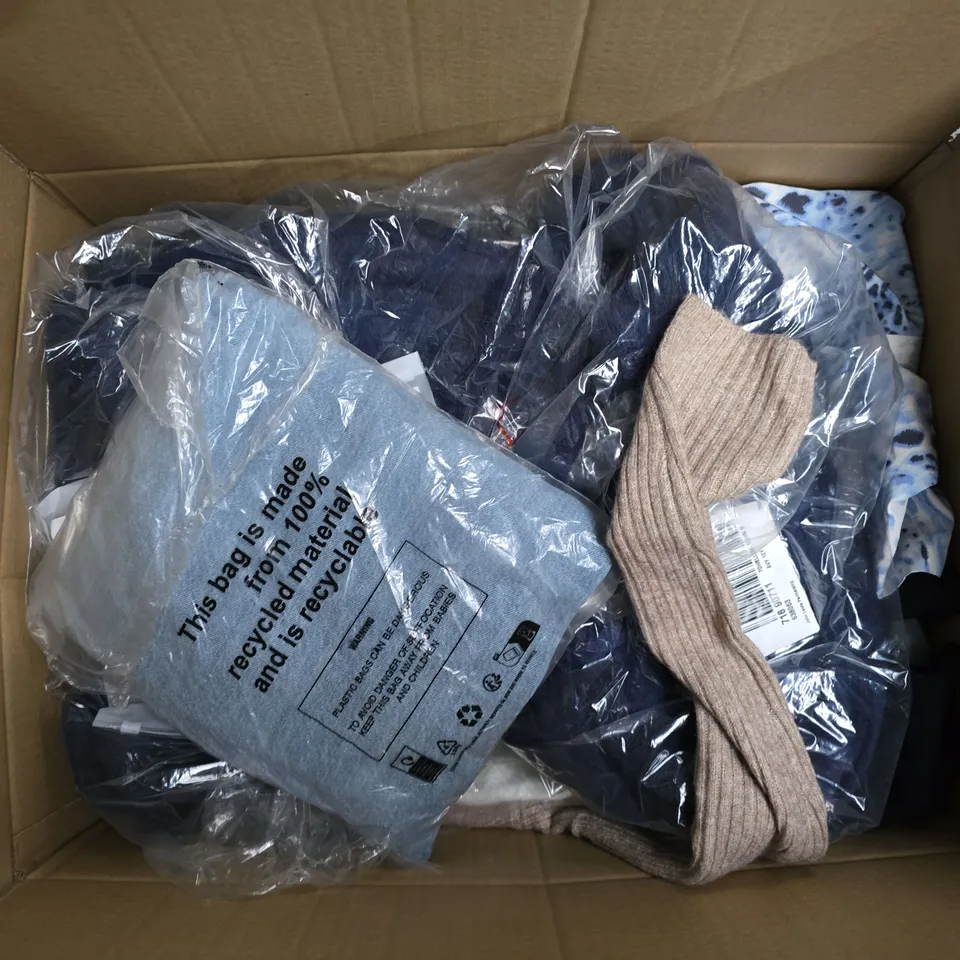 APPROXIMATELY 35 ASSORTED CLOTHING ITEMS IN VARIOUS SIZES, STYLES & COLOURS TO INCLUDE TOPS, JEANS DRESSES, ETC - COLLECTION ONLY