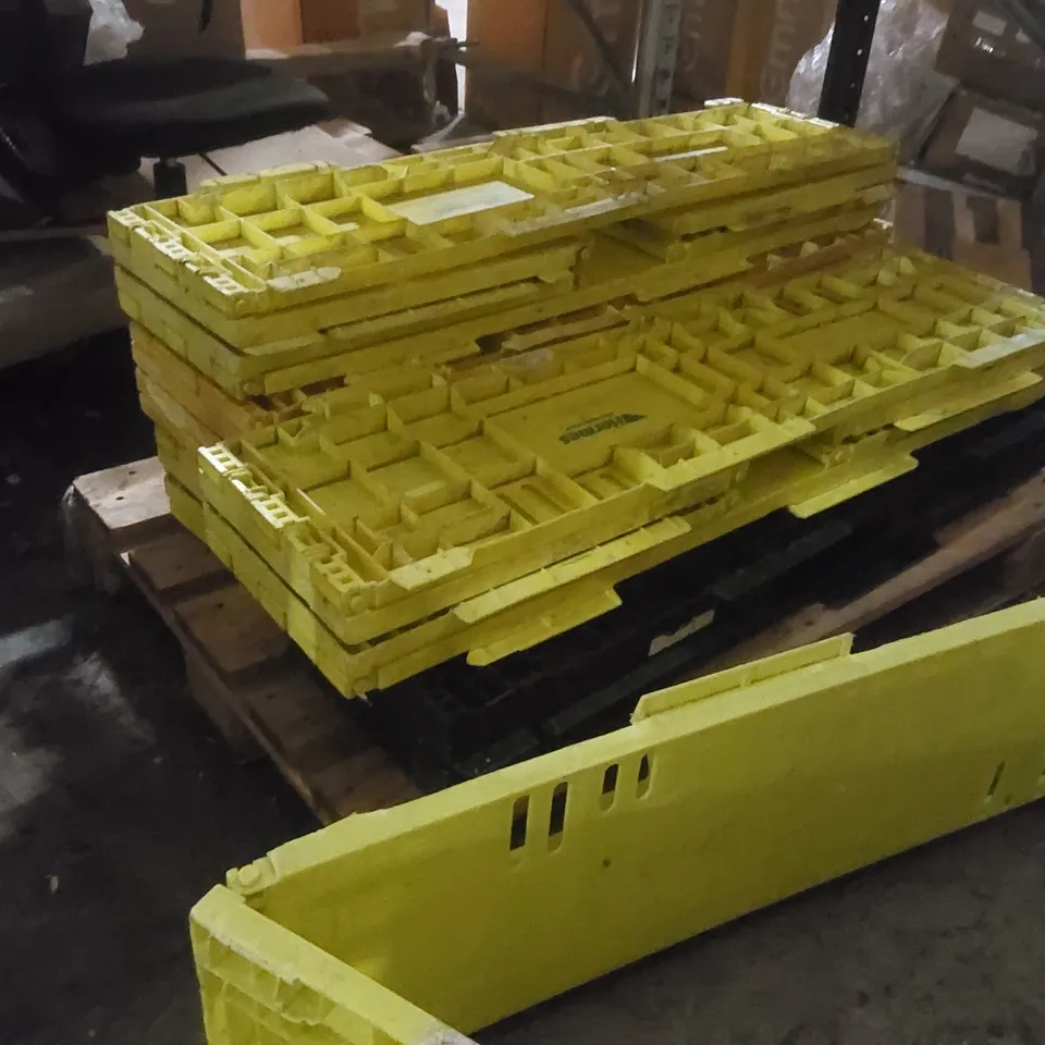 PALLET CONTAINING ASSORTED PLASTIC PALLET COLLARS